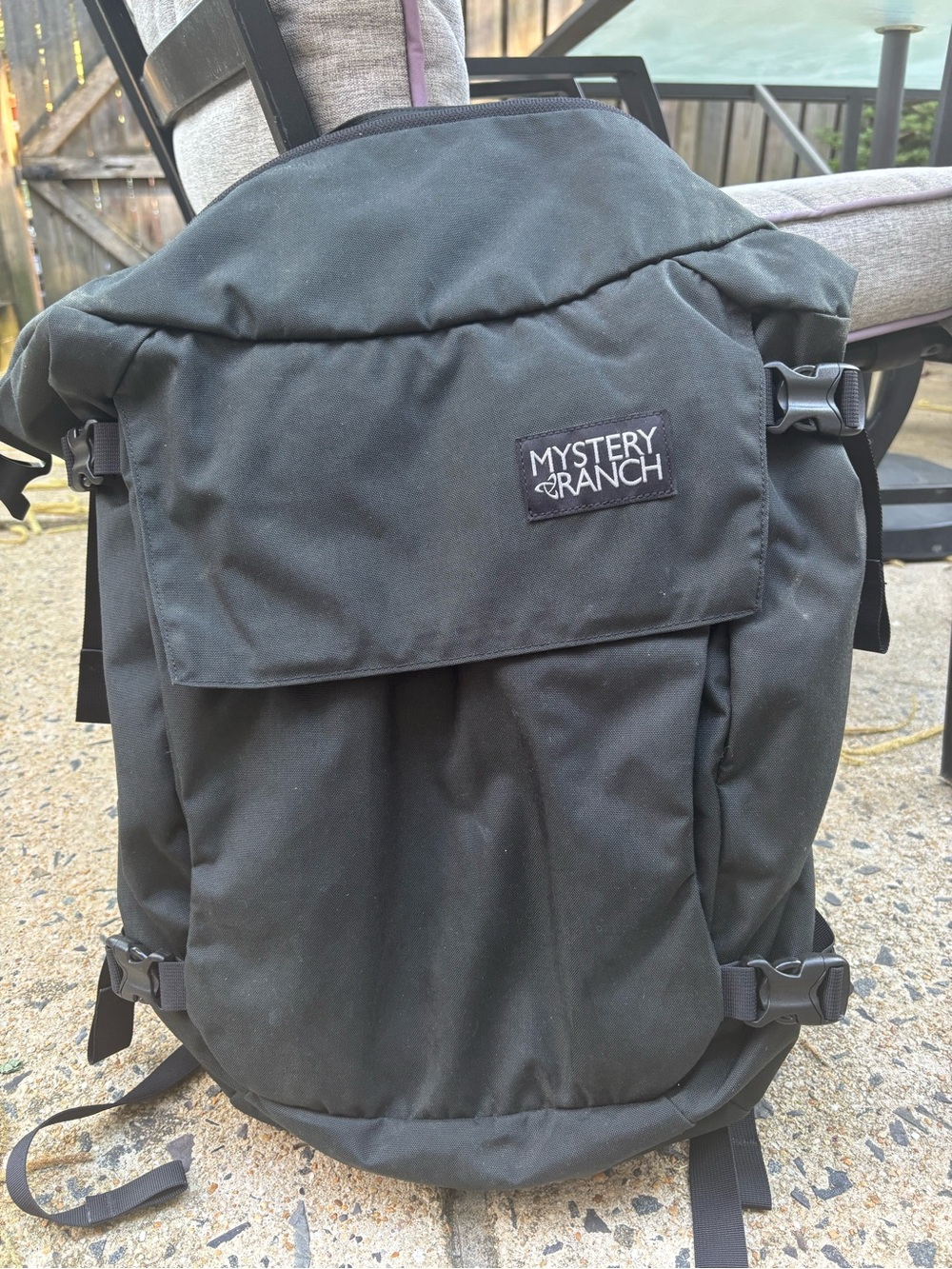MYSTERY RANCH Street Zen 25L backpack